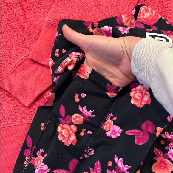 PINK Victoria's Secret Black Floral Leggings and Matching Sweatshirt - Picture 2 of 5